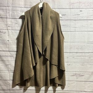 Look by M shawl Vest NWT